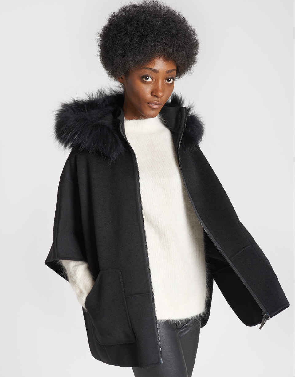 Black wool cape coat - OI20 - % - SS2021 | Roberto Verino