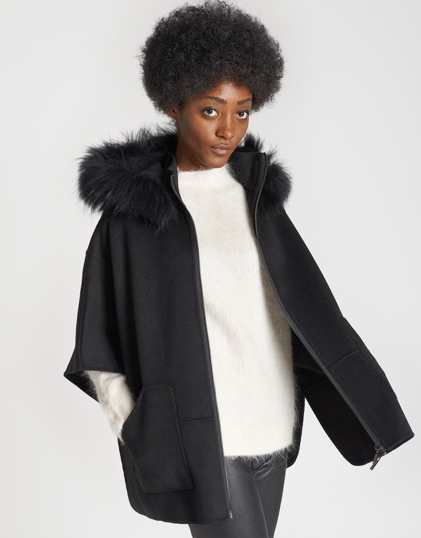 Black wool cape coat - OI20 - % - SS2021 | Roberto Verino