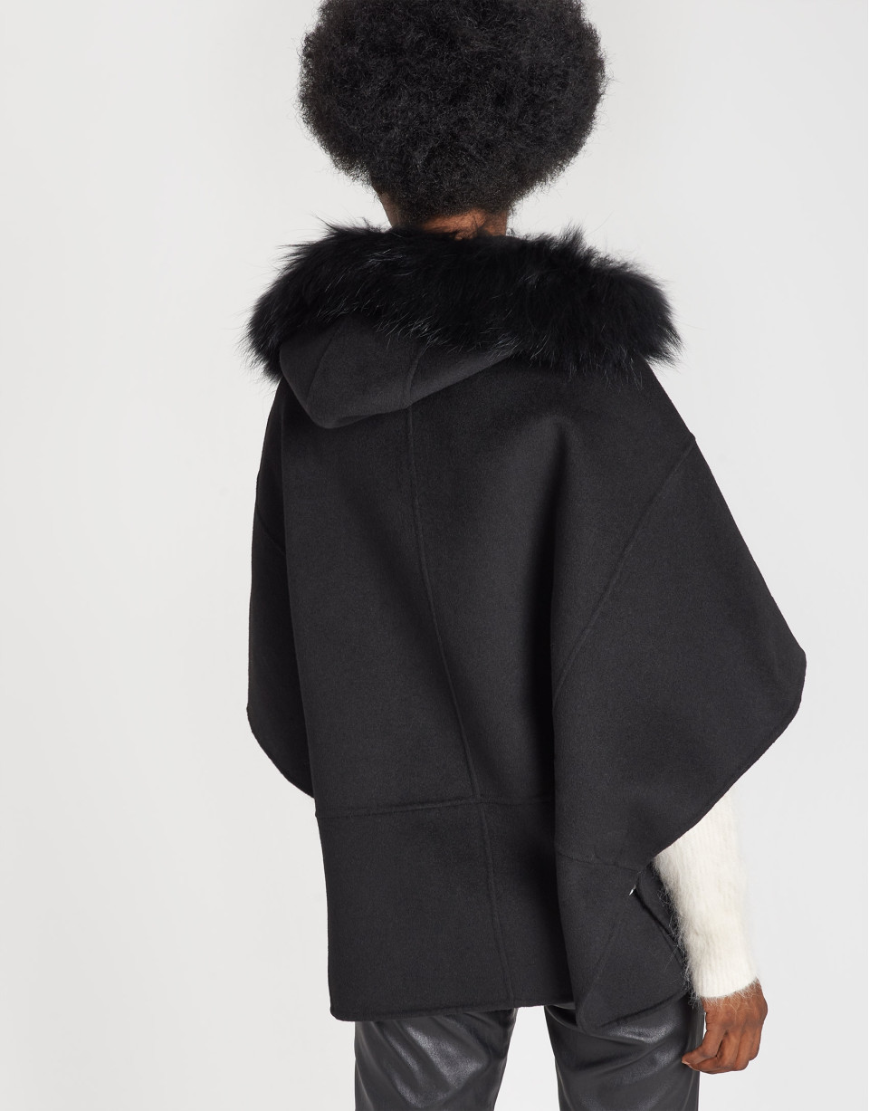 Black wool cape coat - OI20 - % - SS2021 | Roberto Verino