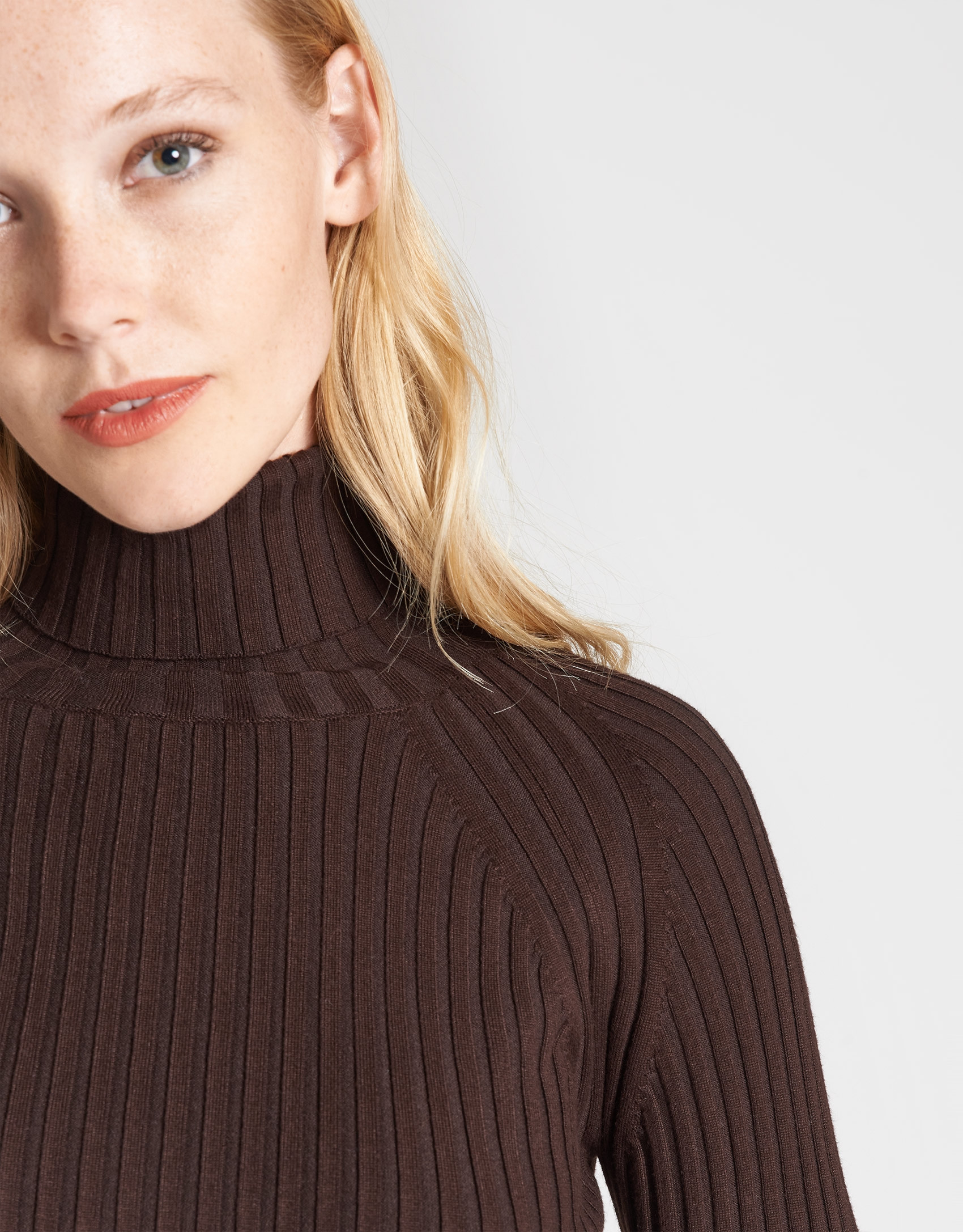 Brown sweater with ribbing - OI20 - % - SS2021 | Roberto Verino