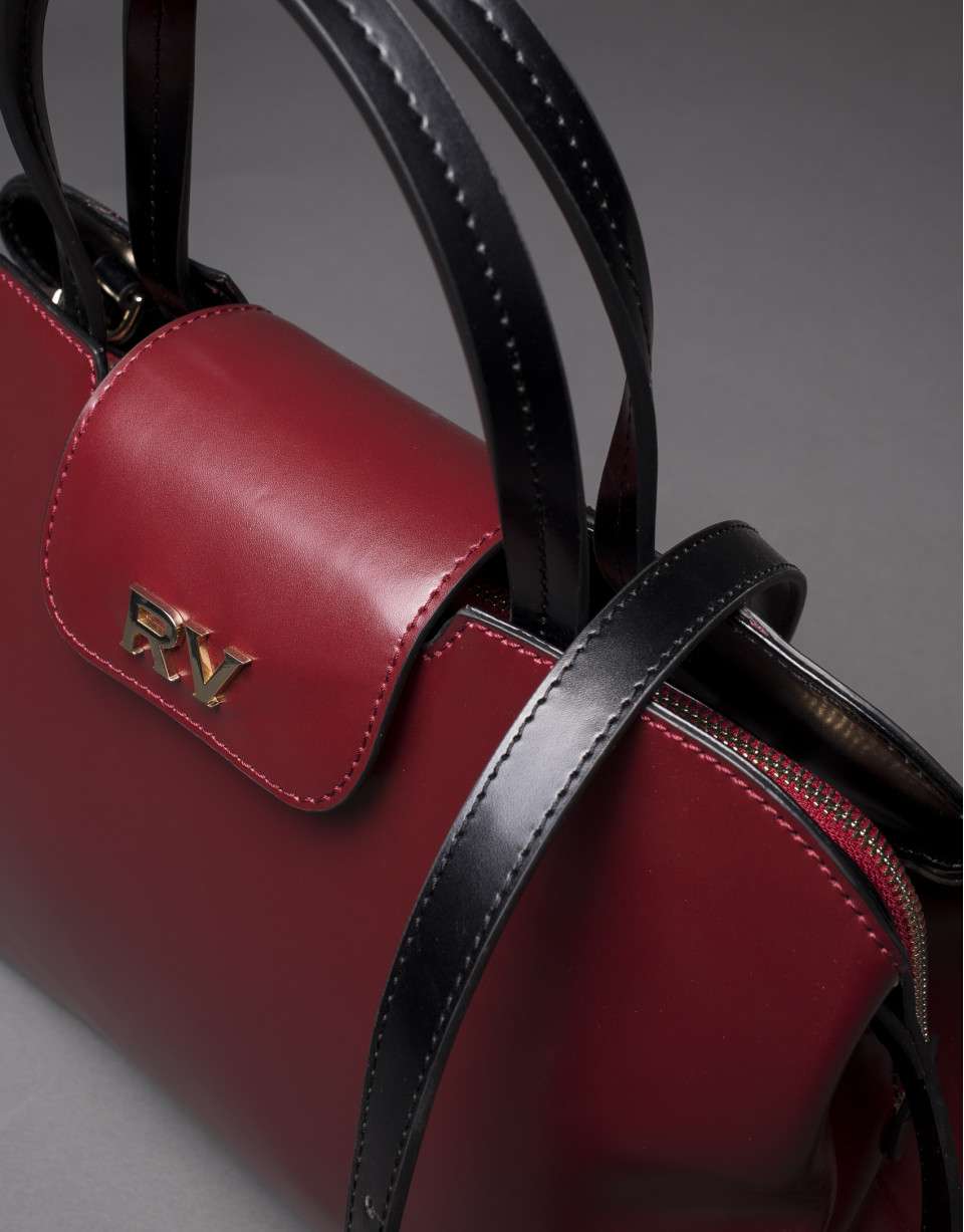 Bolso  Ryan en piel rígida burdeos combinada con negro