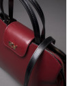 Bolso  Ryan en piel rígida burdeos combinada con negro