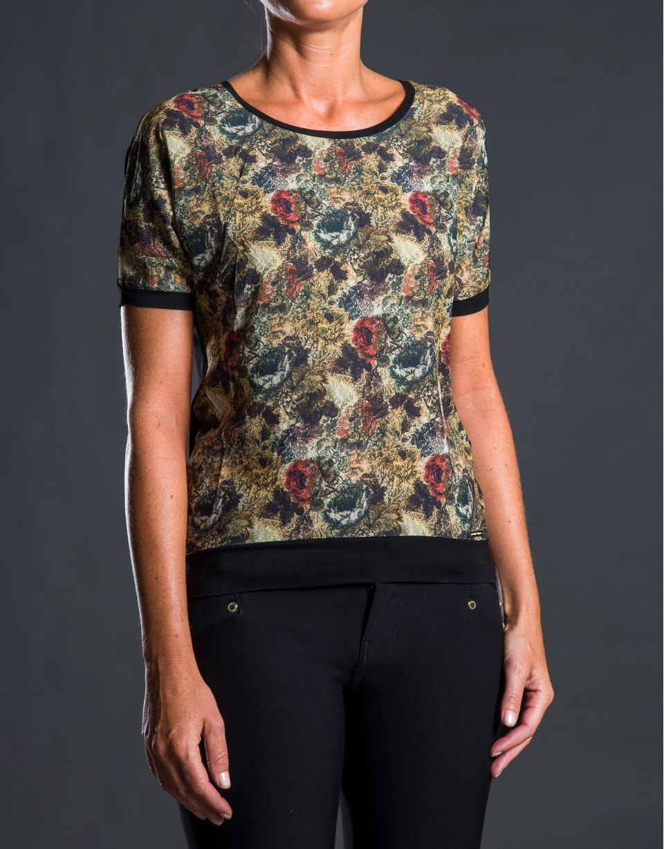 Camiseta estampado floral contraste