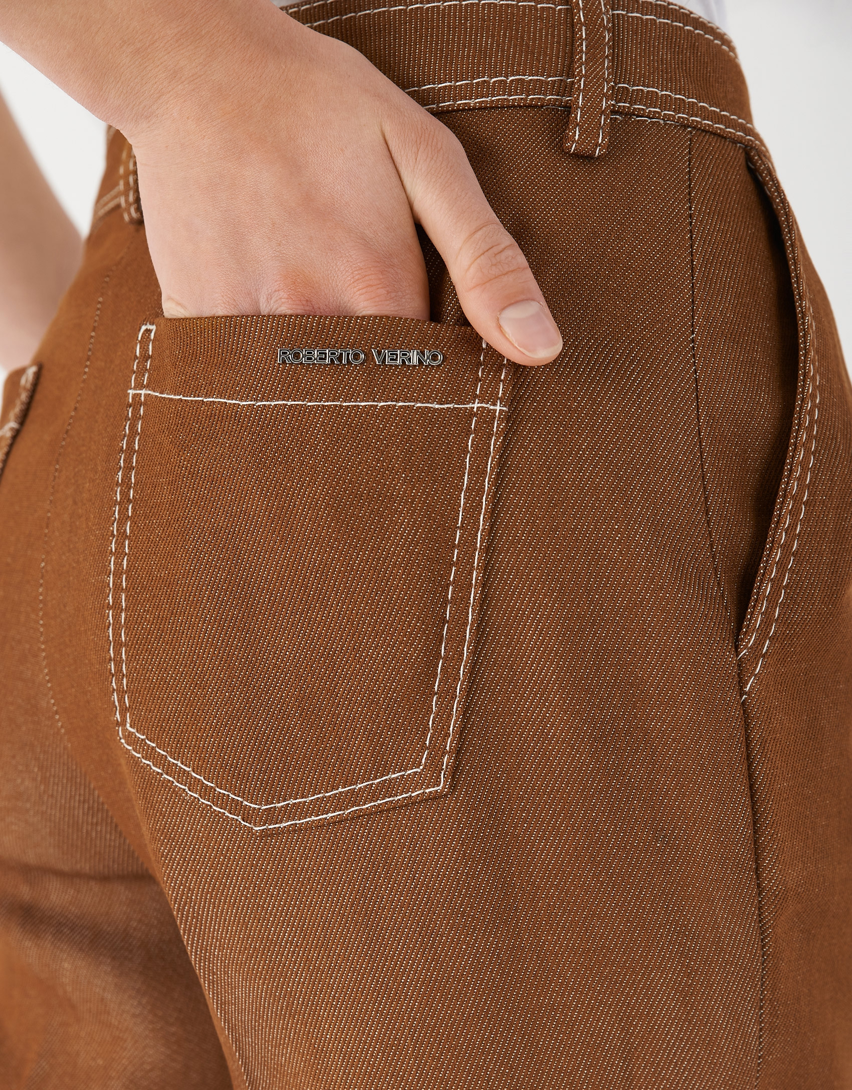 Pantalón talle alto con vuelta marrón - Mujer | Roberto Verino