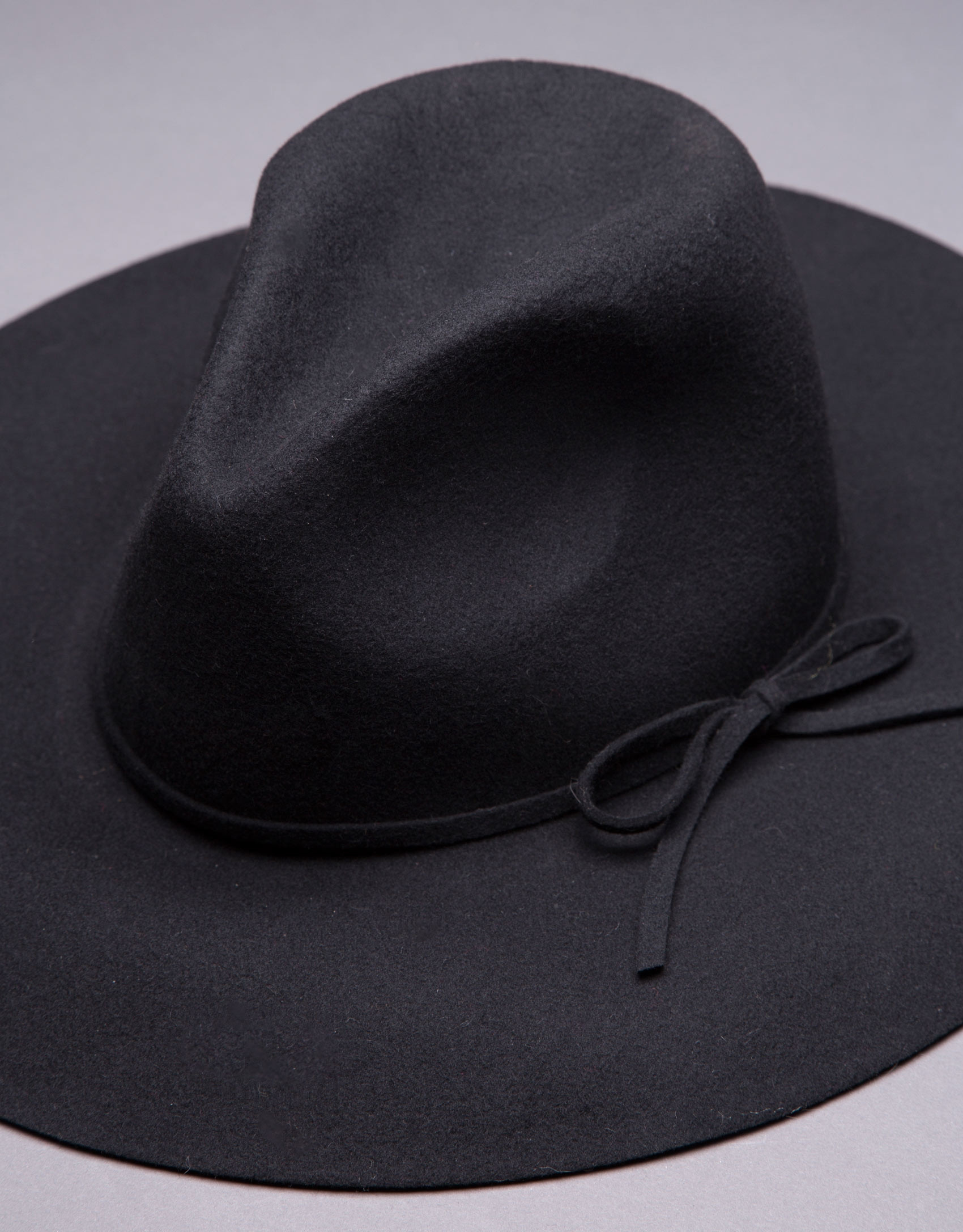 Sombrero en fieltro negro