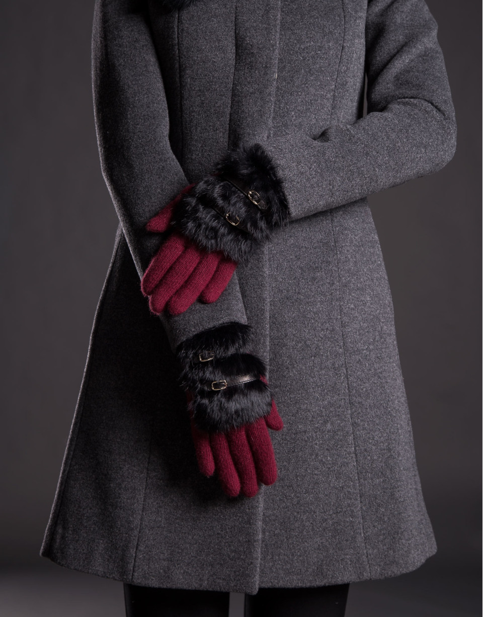 Burgundy knit gloves with black rabbit fur 