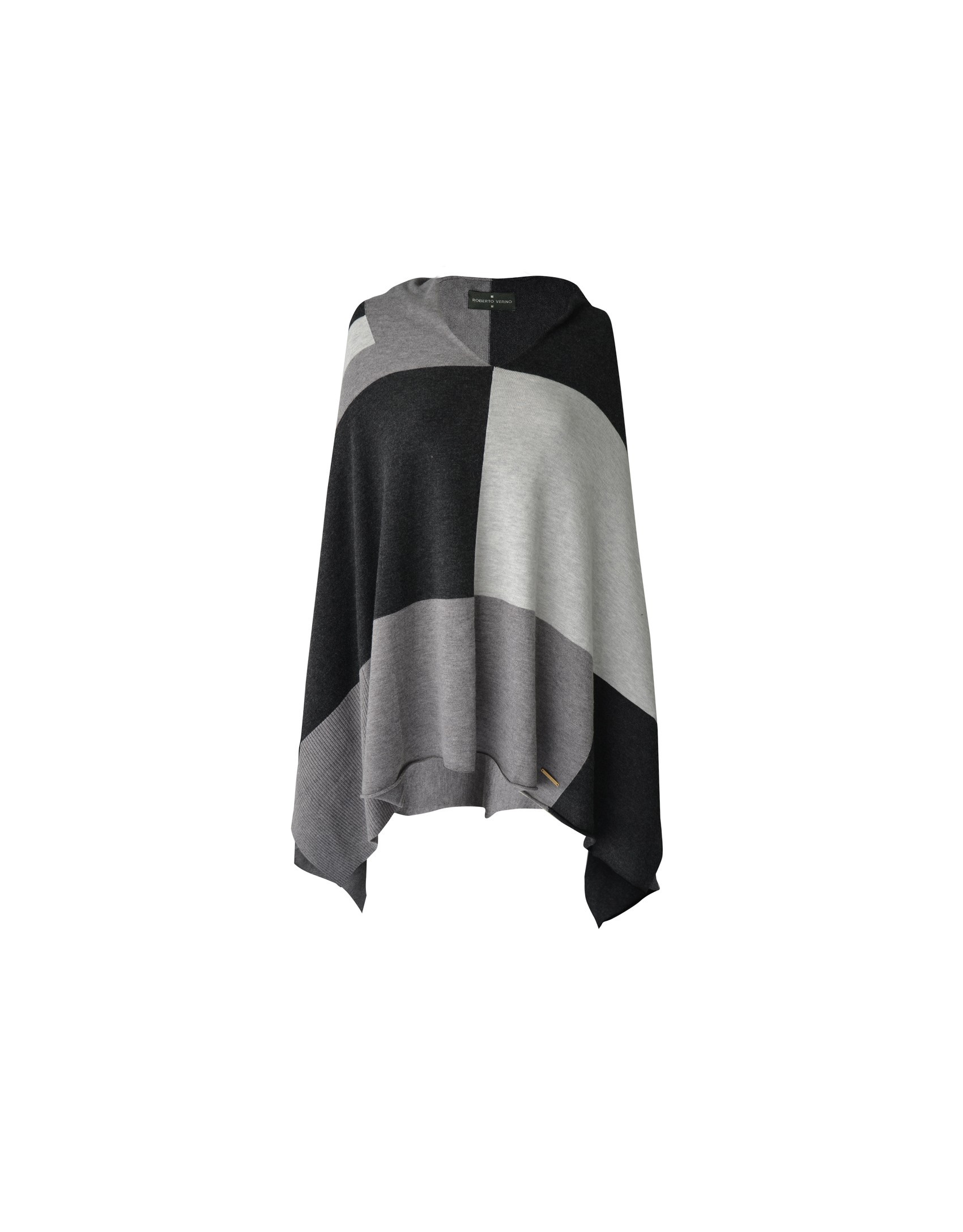 Poncho  tricolor en negro, gris y blanco