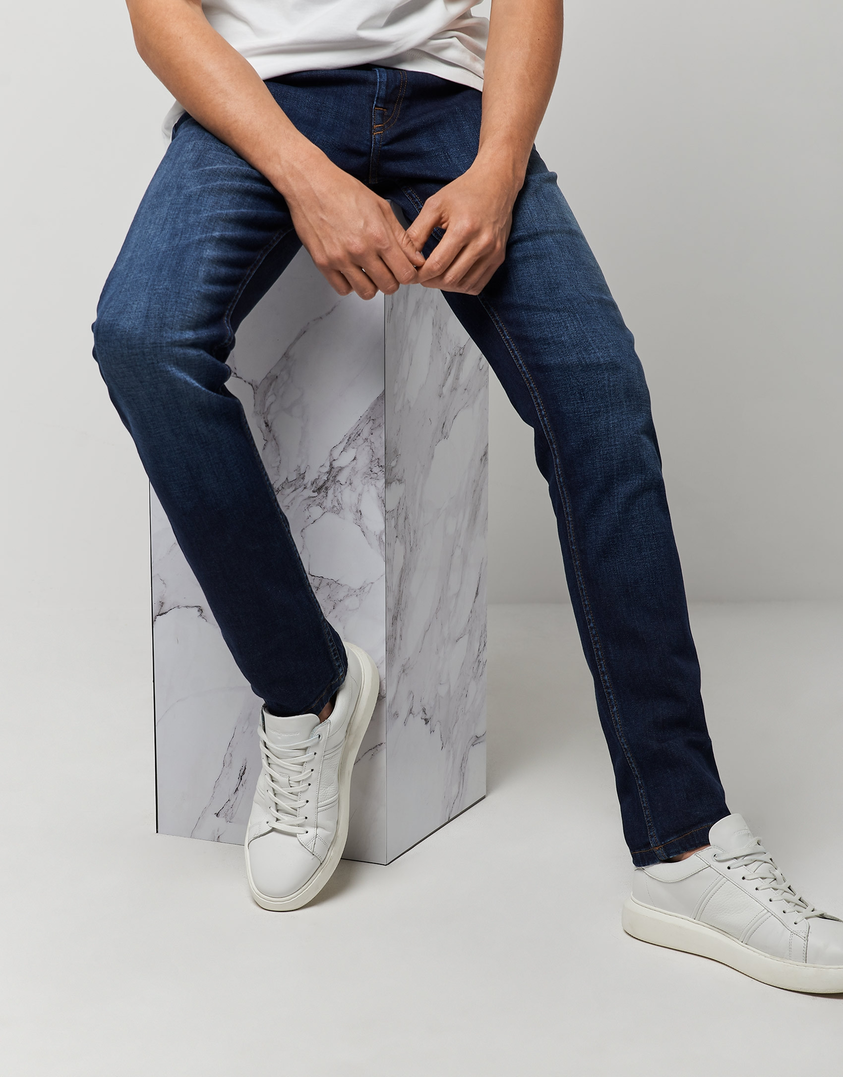 Pantalón vaquero azul desencolado con zonas | Roberto Verino