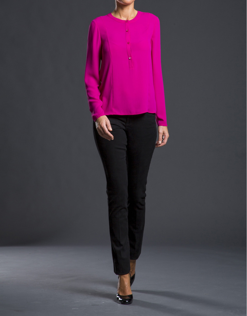 Camisa fucsia escote caja