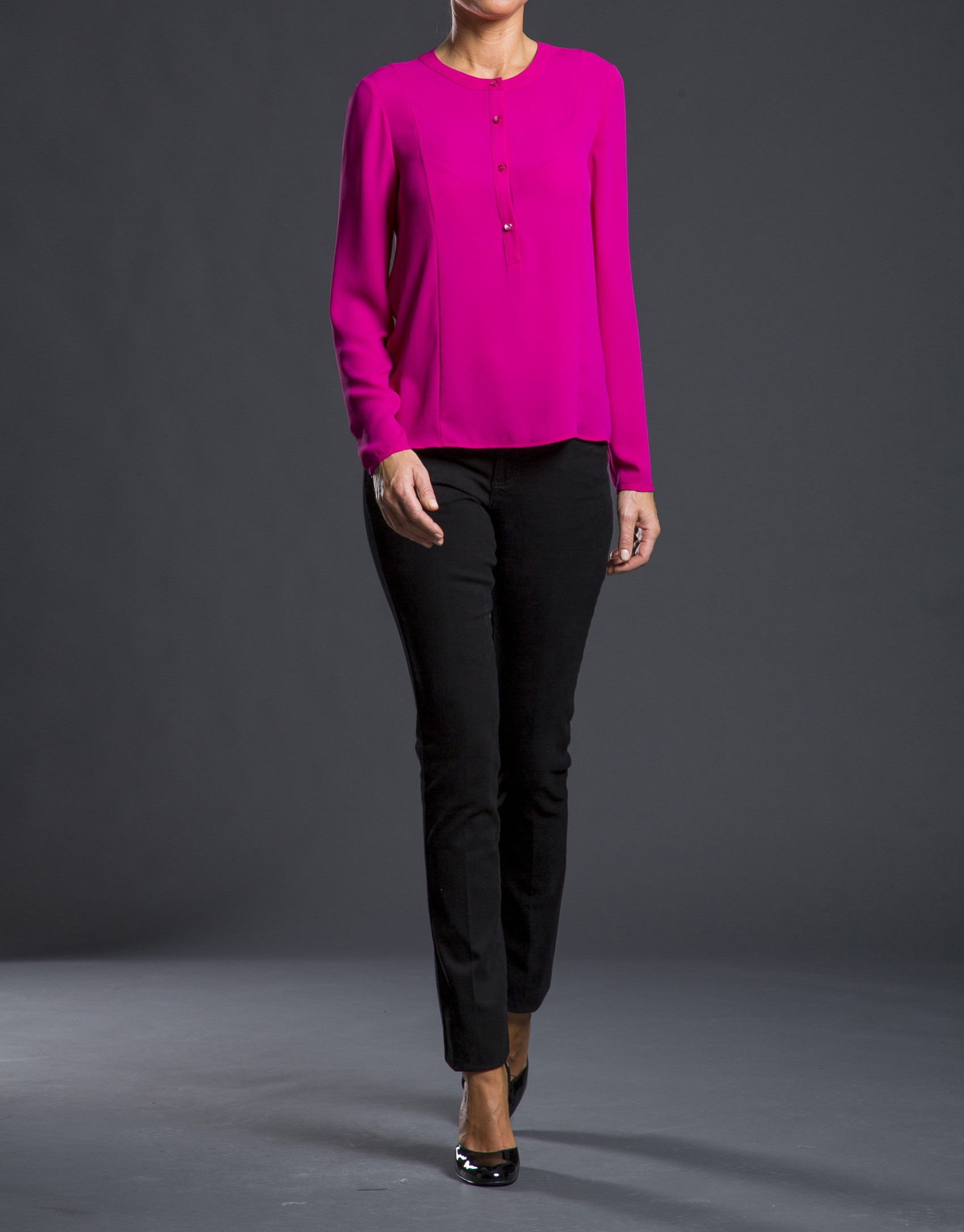 Camisa fucsia escote caja