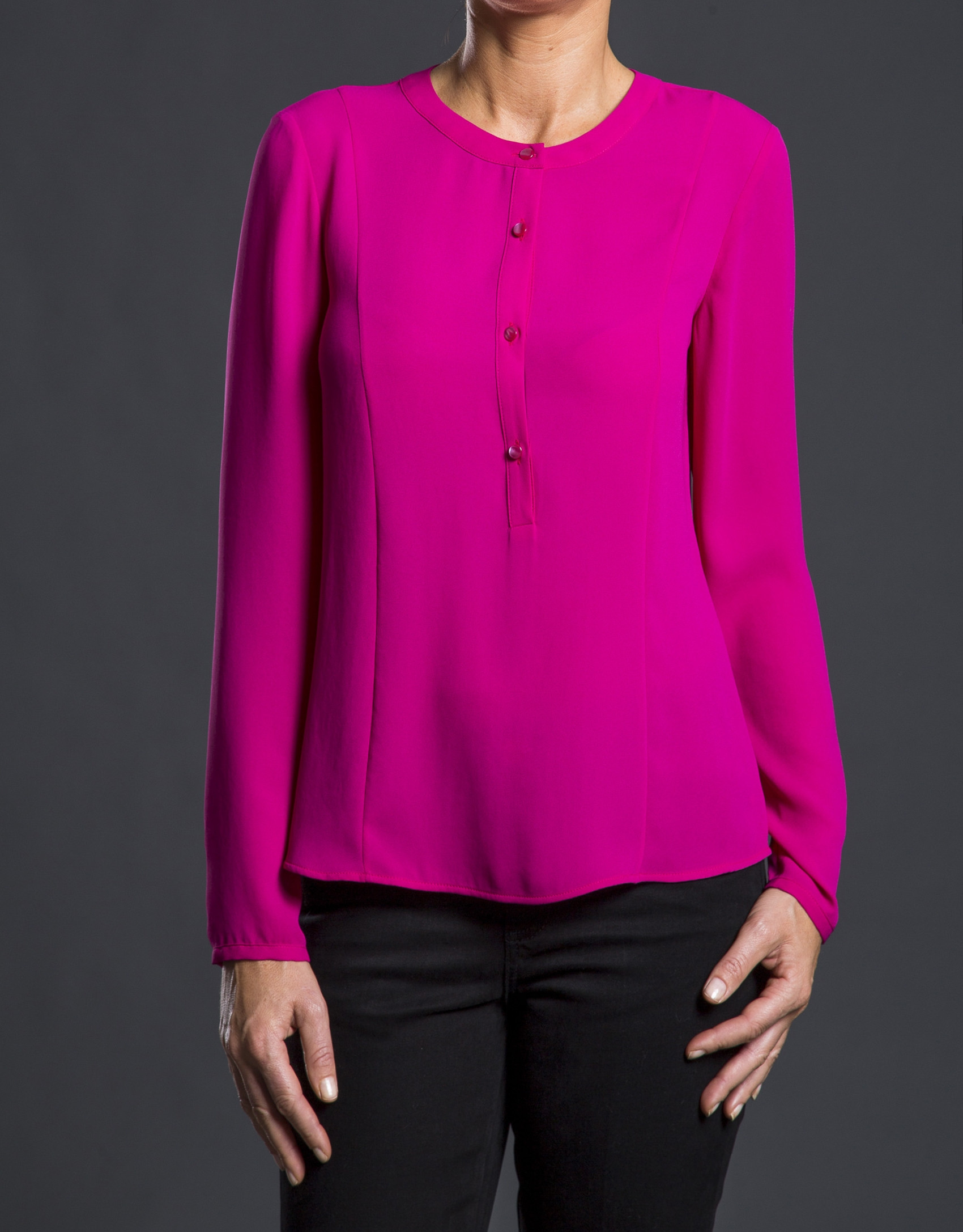 Camisa fucsia escote caja