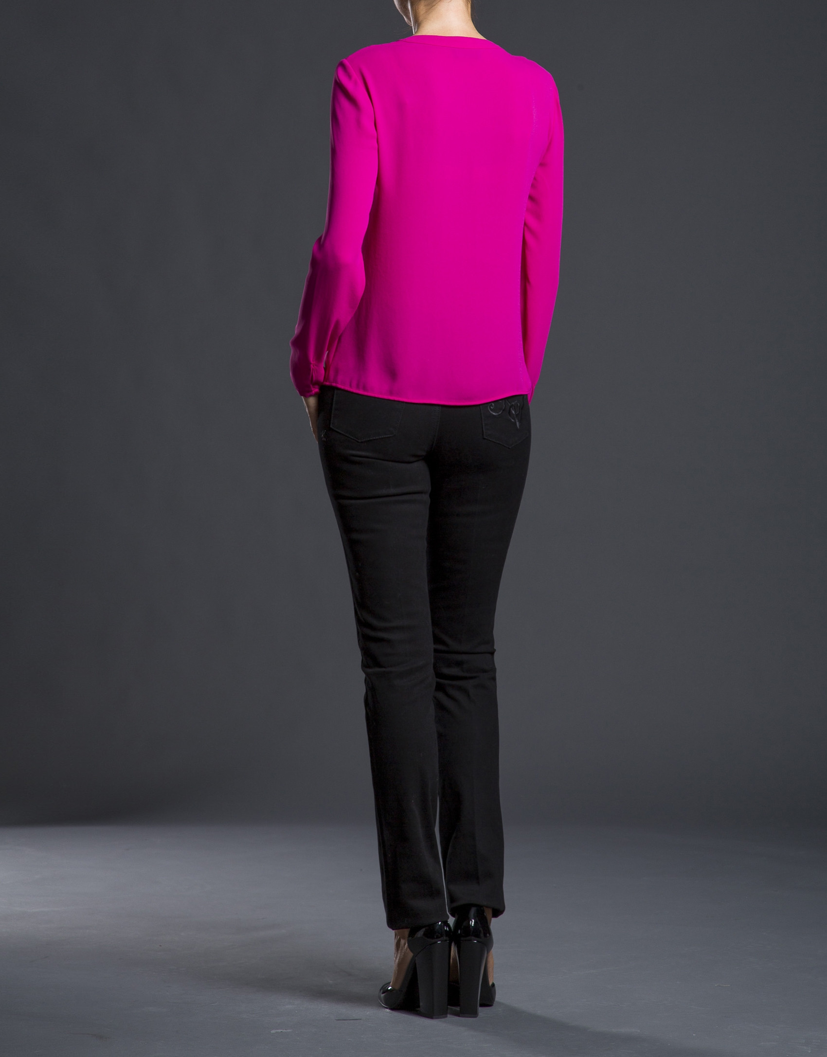 Camisa fucsia escote caja