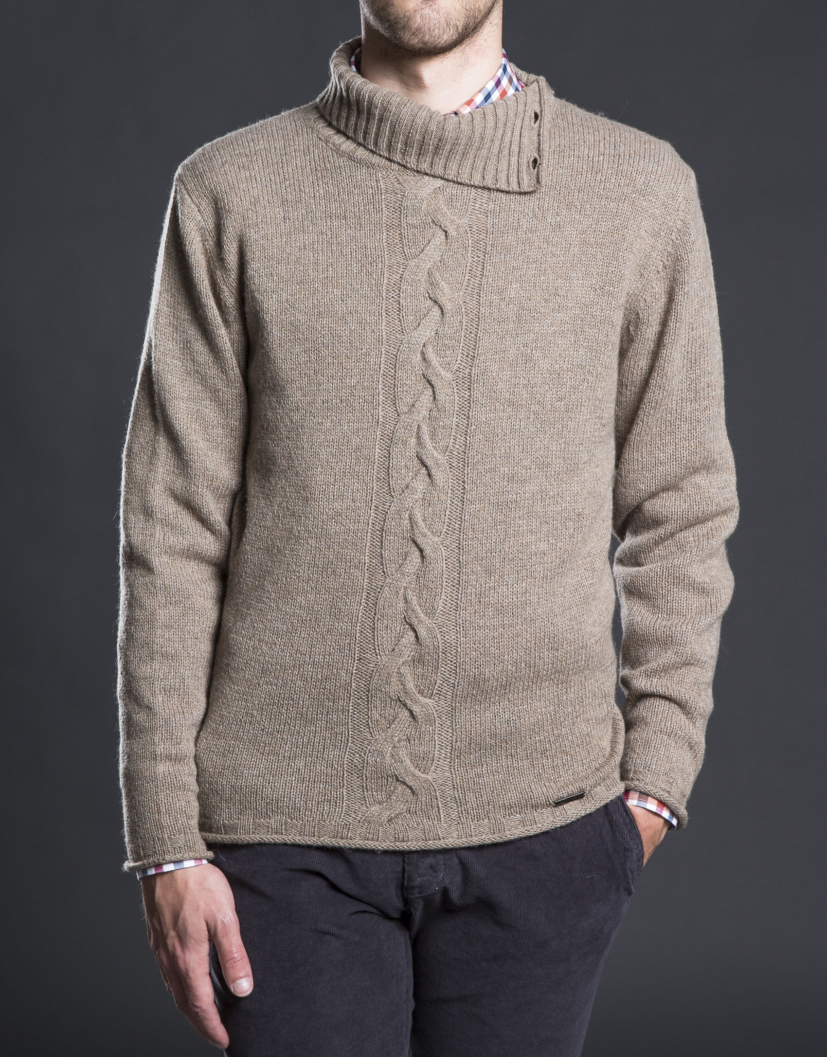 Jersey cuello cisne ocho beige