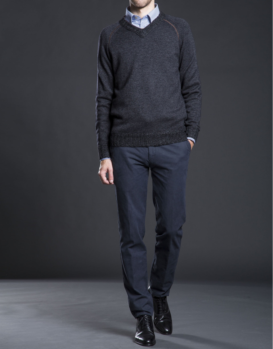 Gray raglan sleeve V-neck sweater
