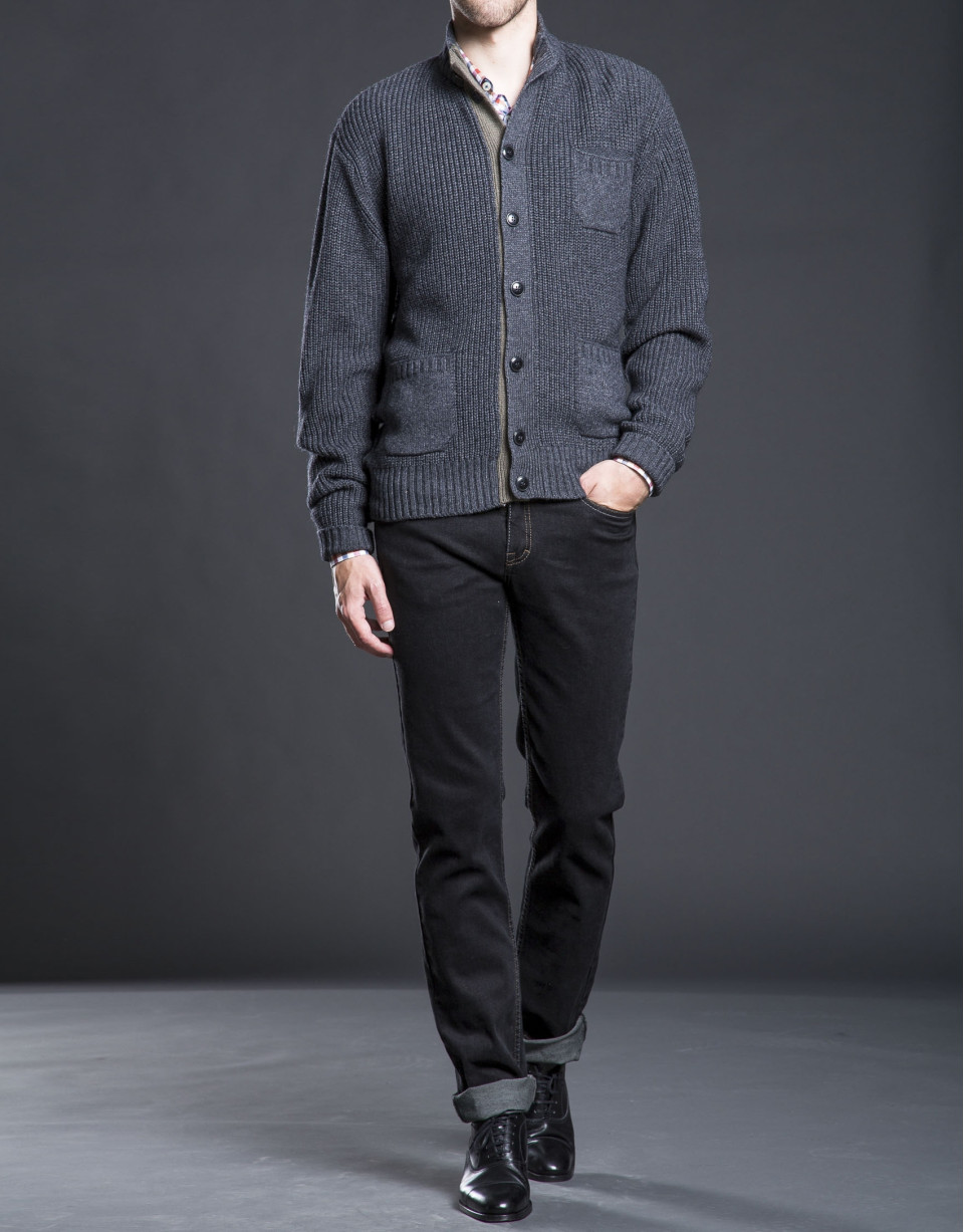 Gray knit jacket with pockets