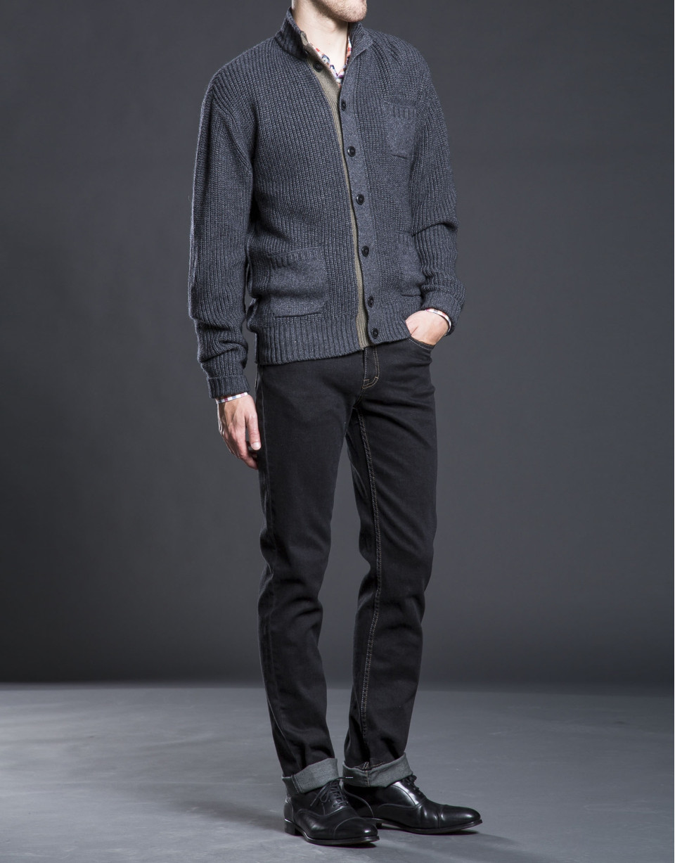 Gray knit jacket with pockets