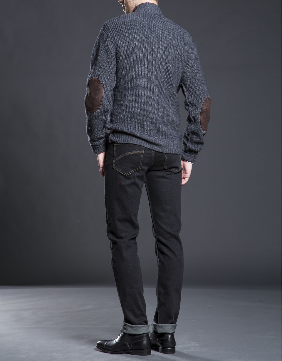 Gray knit jacket with pockets