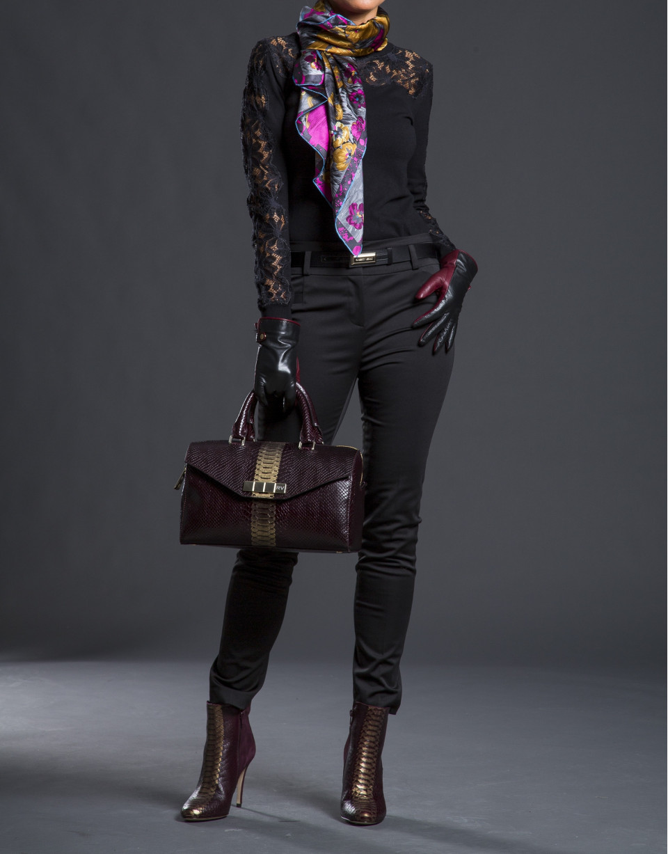 Burgundy leather Carmen Andromeda bag with embossed snake and old gold stripe