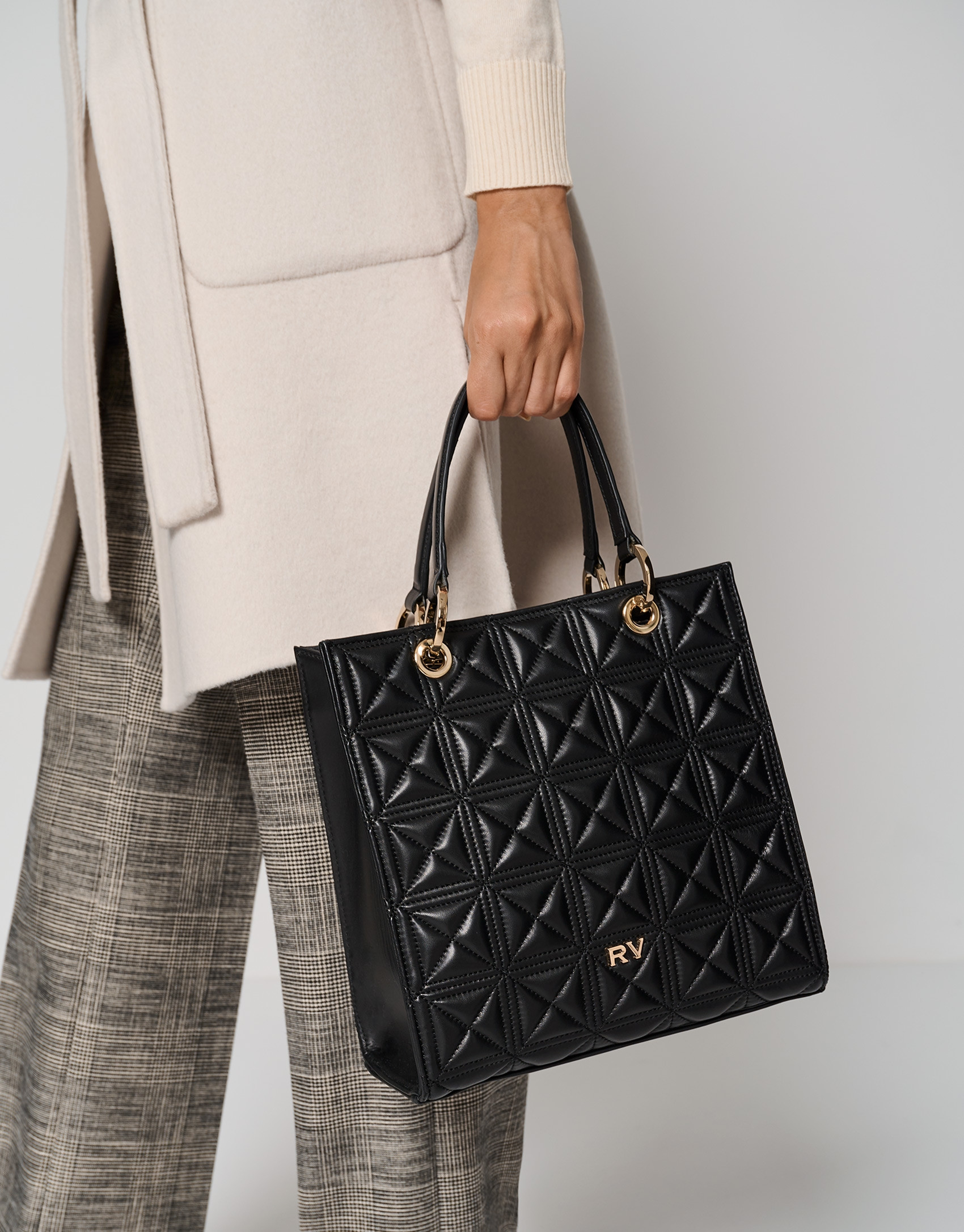 Maxi Linda Black Quilted Leather Satchel Bag | Roberto Verino