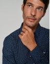 Camisa sport regular marino estampado blanco