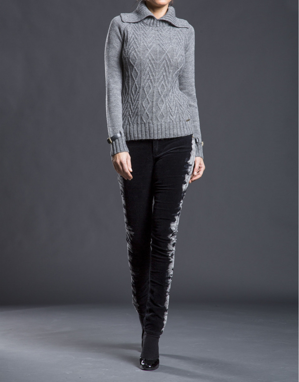 Gray rhombi knit sweater 