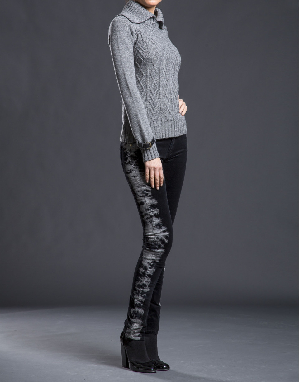 Gray rhombi knit sweater 