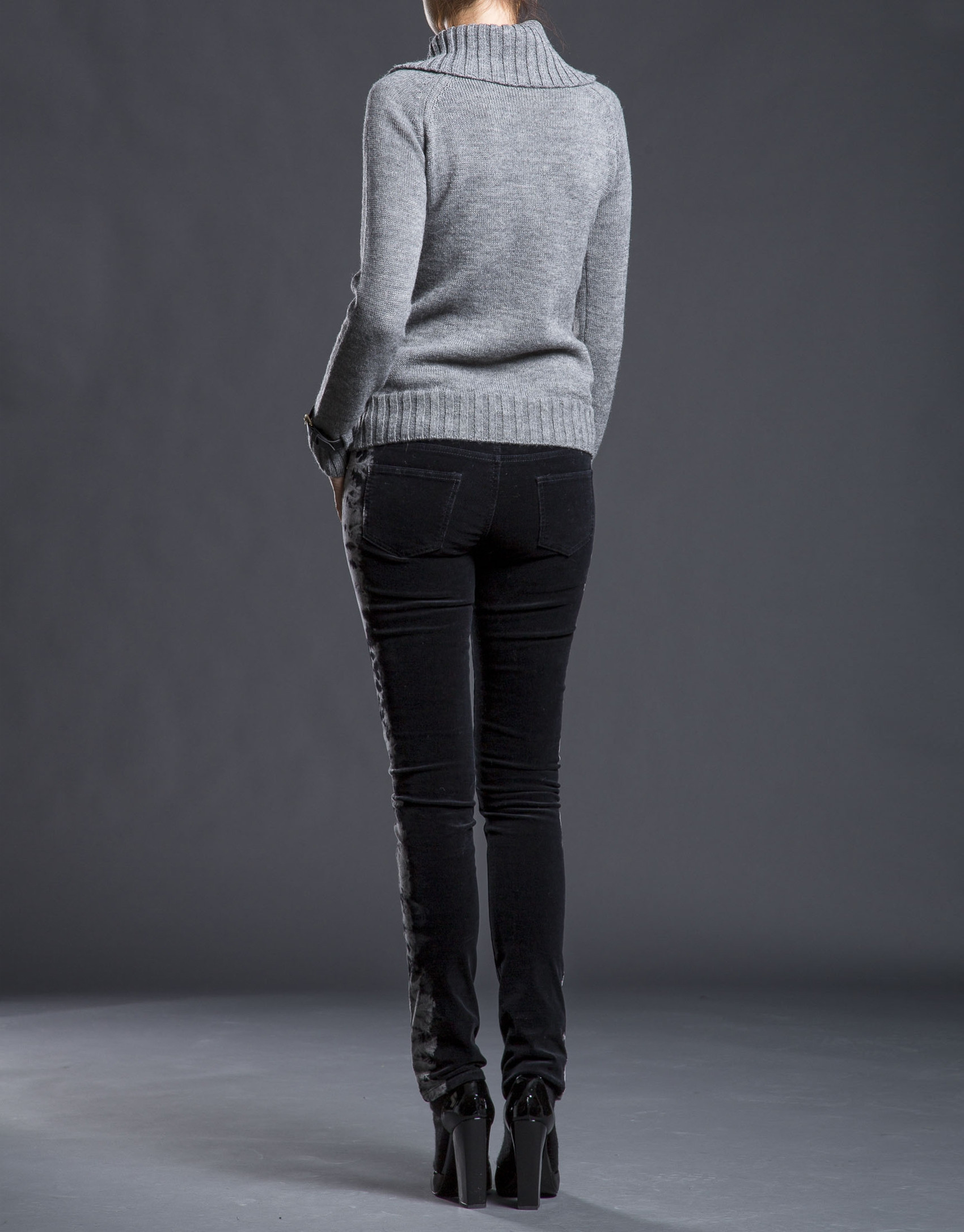 Gray rhombi knit sweater 
