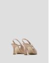 Zapato salón destalonado piel beige con pulsera