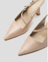 Zapato salón destalonado piel beige con pulsera