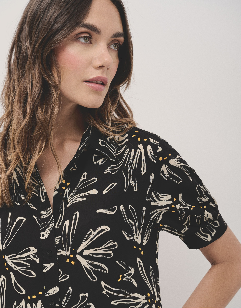 Vestido camisero midi negro estampado flores ... | Roberto Verino