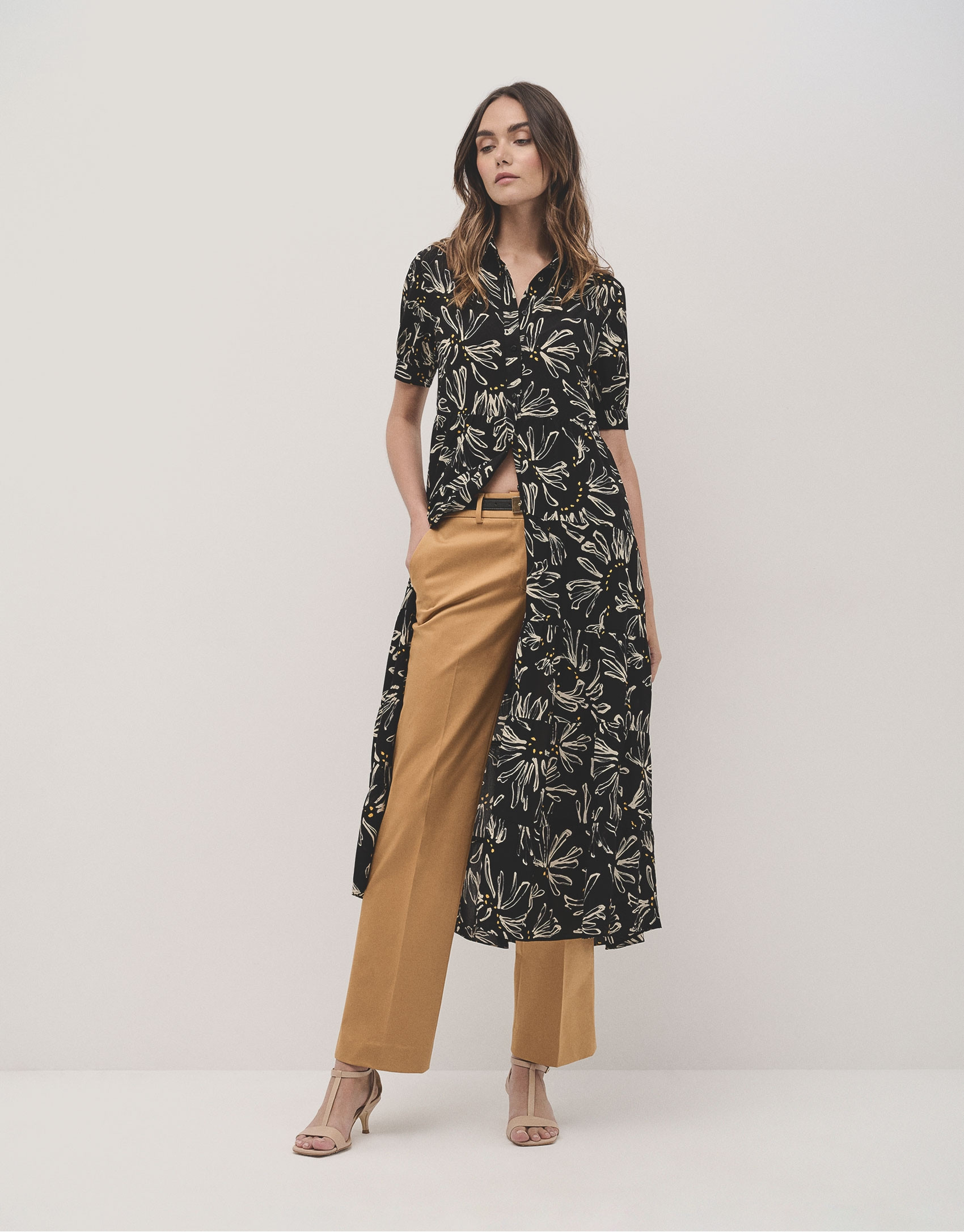 Vestido camisero midi negro estampado flores ... | Roberto Verino