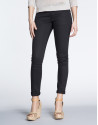 Pantalón strech de algodón negro.