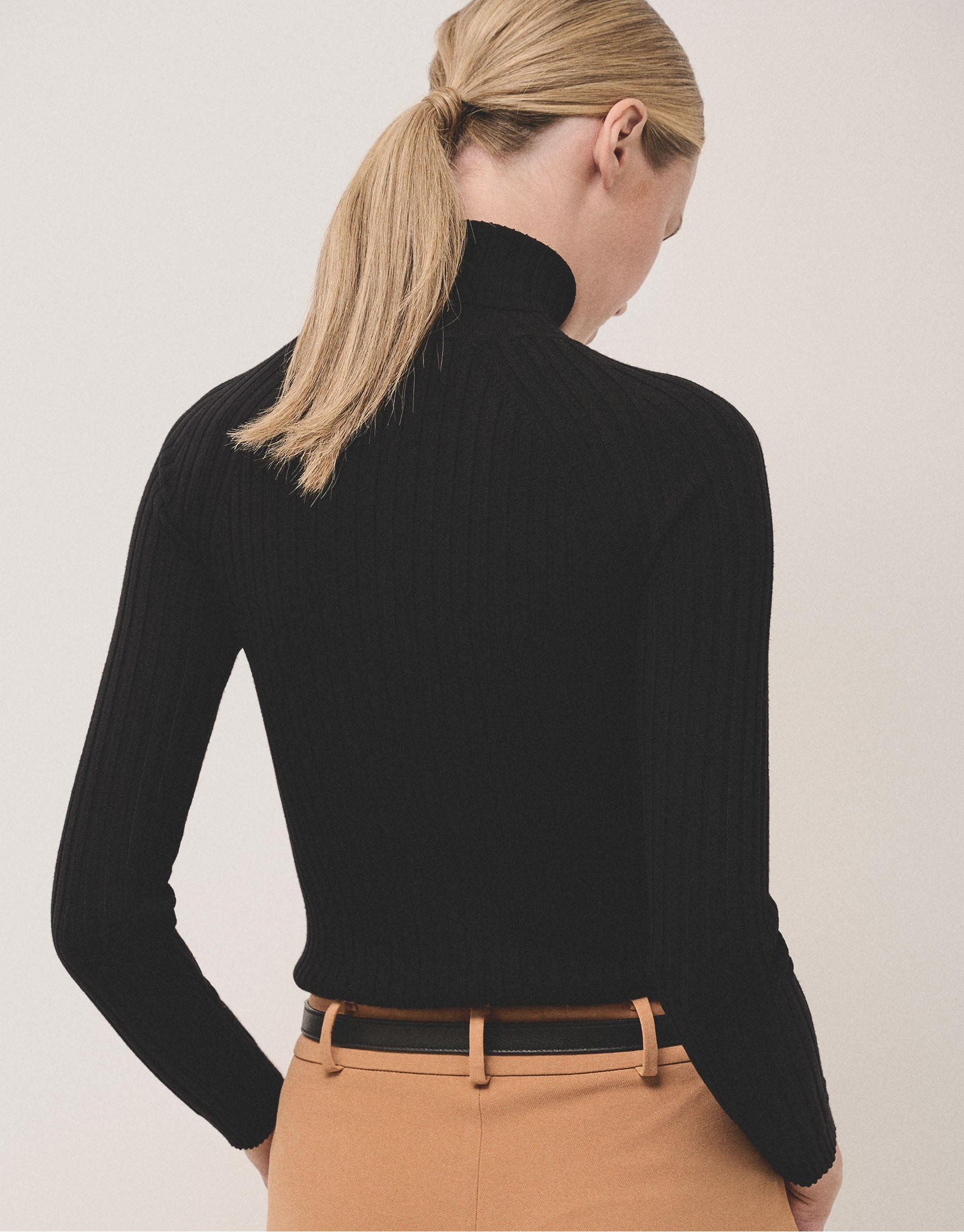 Jersey cuello subido canalé negro - Mujer | Roberto Verino