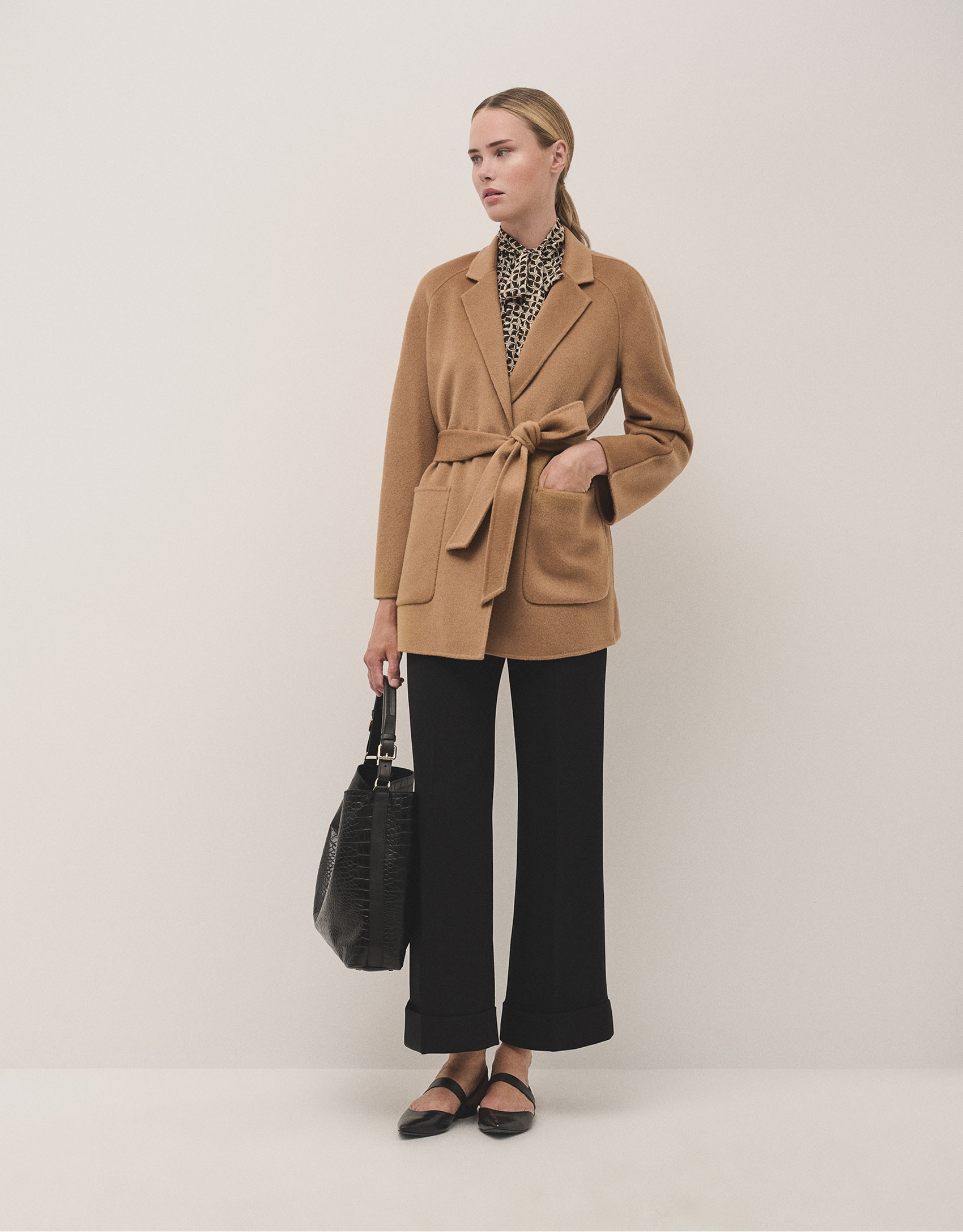 Short camel double-faced coat with belt - Woman | Roberto Verino