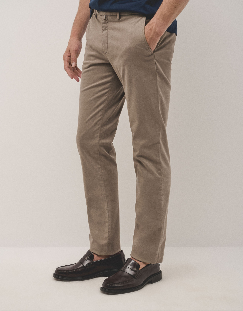 Mink dyed chino trousers - Man - AW2024 | Roberto Verino