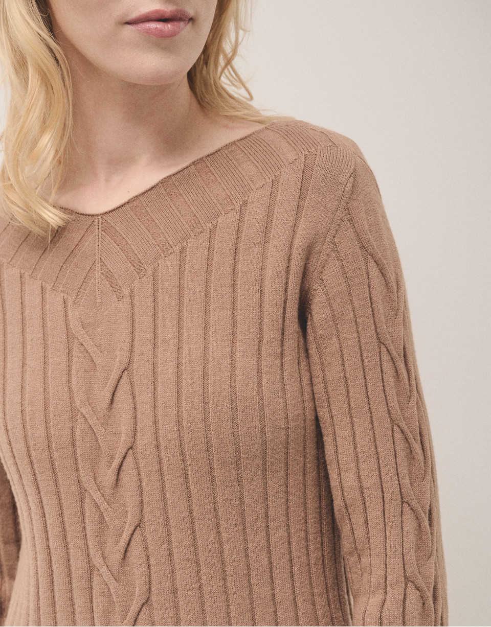 Camel rib knited midi dres with cable pattern | Roberto Verino