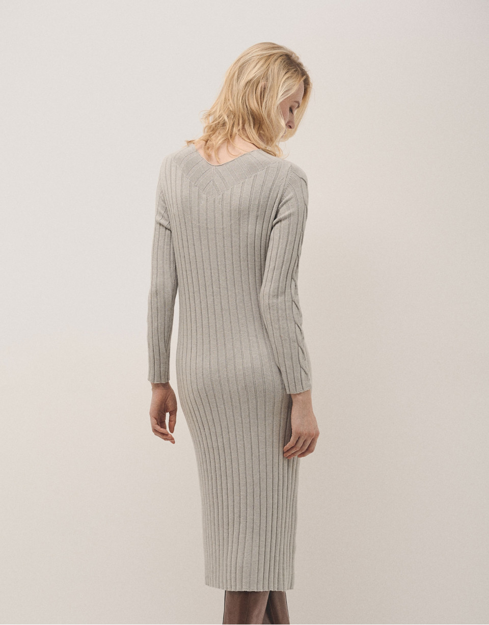 Grey rib knited midi dres with cable pattern | Roberto Verino