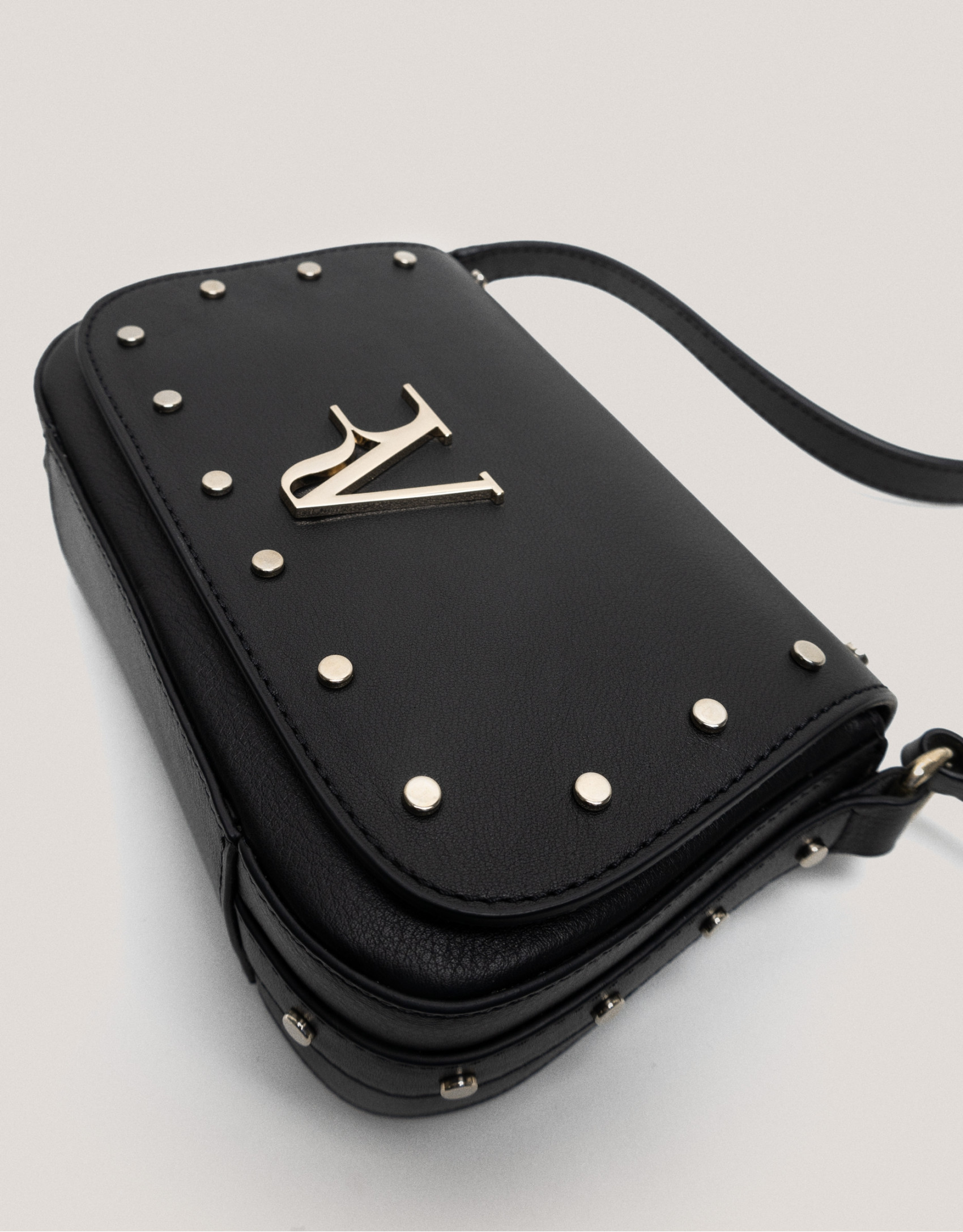 Black leather Mini Mafalda shoulder bag - Sale | Roberto Verino