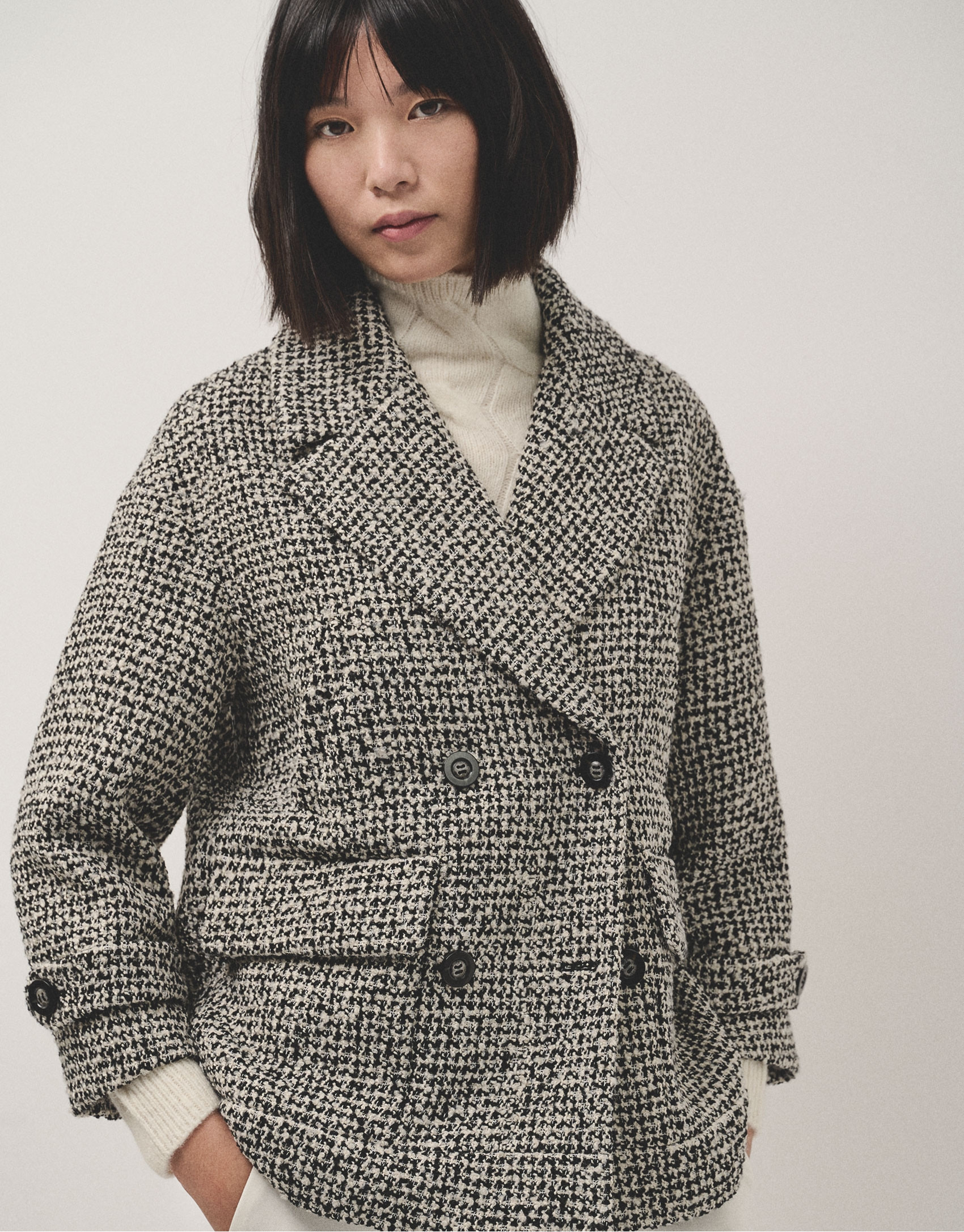 Black and white three-quarter tweed coat | Roberto Verino