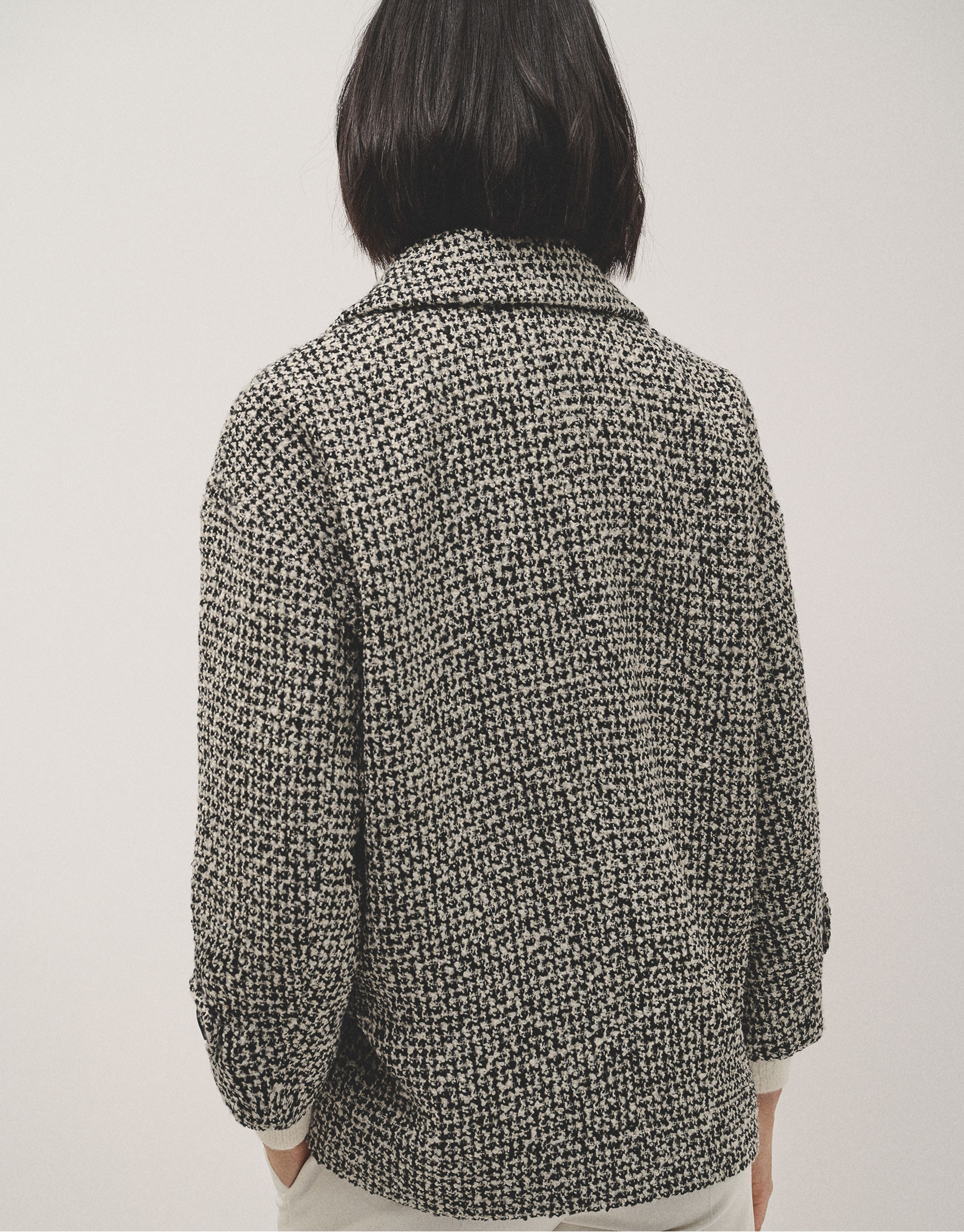 Black and white three-quarter tweed coat | Roberto Verino