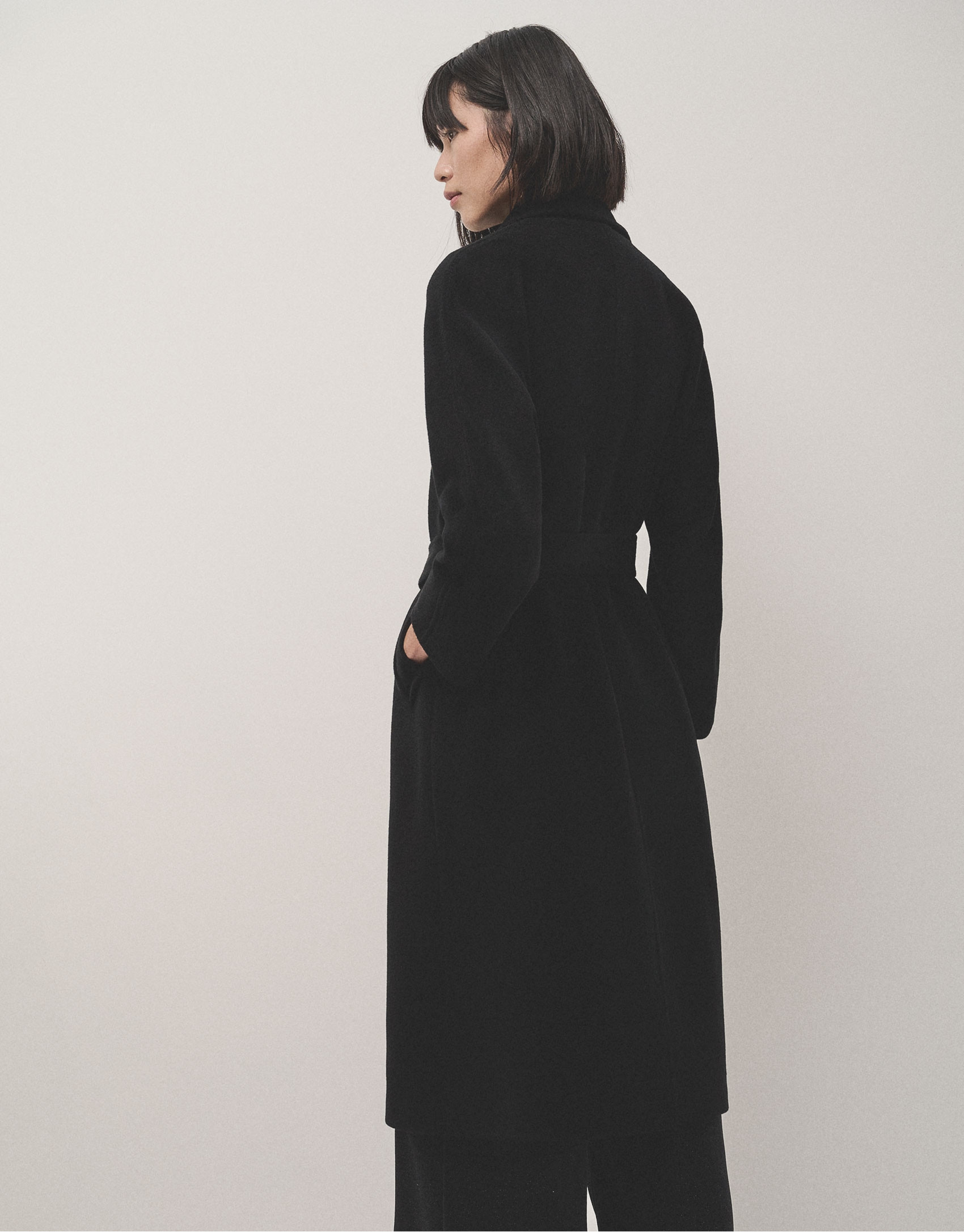 Long black double-breasted cloth coat - Woman | Roberto Verino