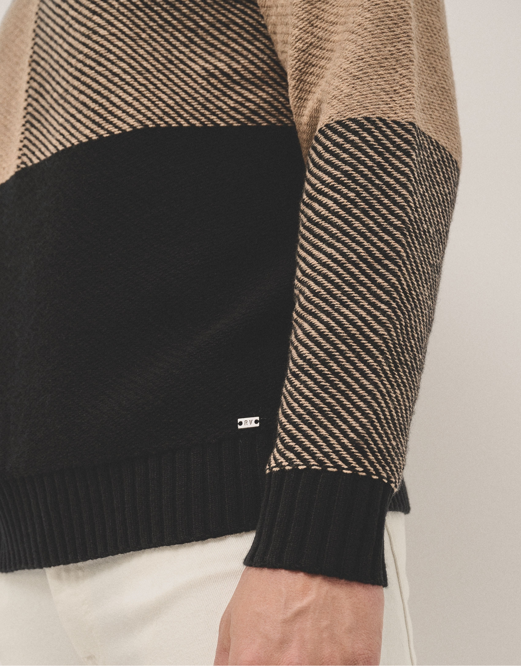 Tartan pattern jumper camel/black - Man | Roberto Verino