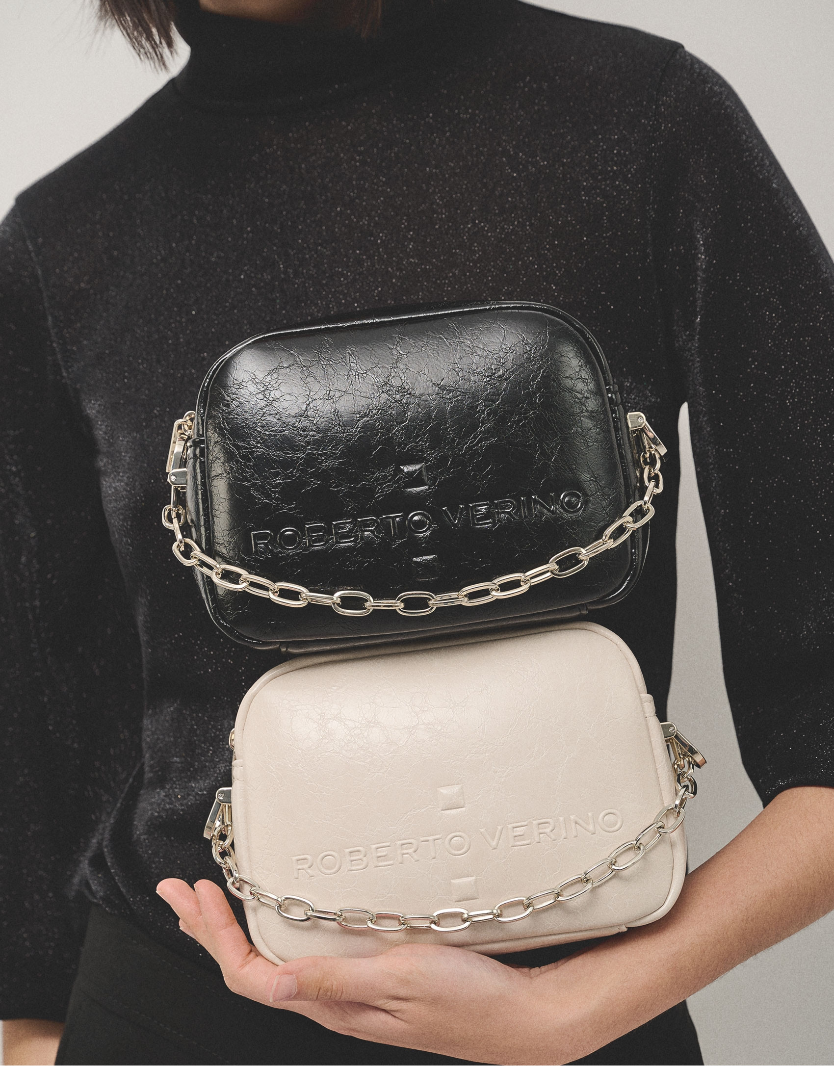 Bazin Beige shoulder bag - Woman - AW2024 | Roberto Verino