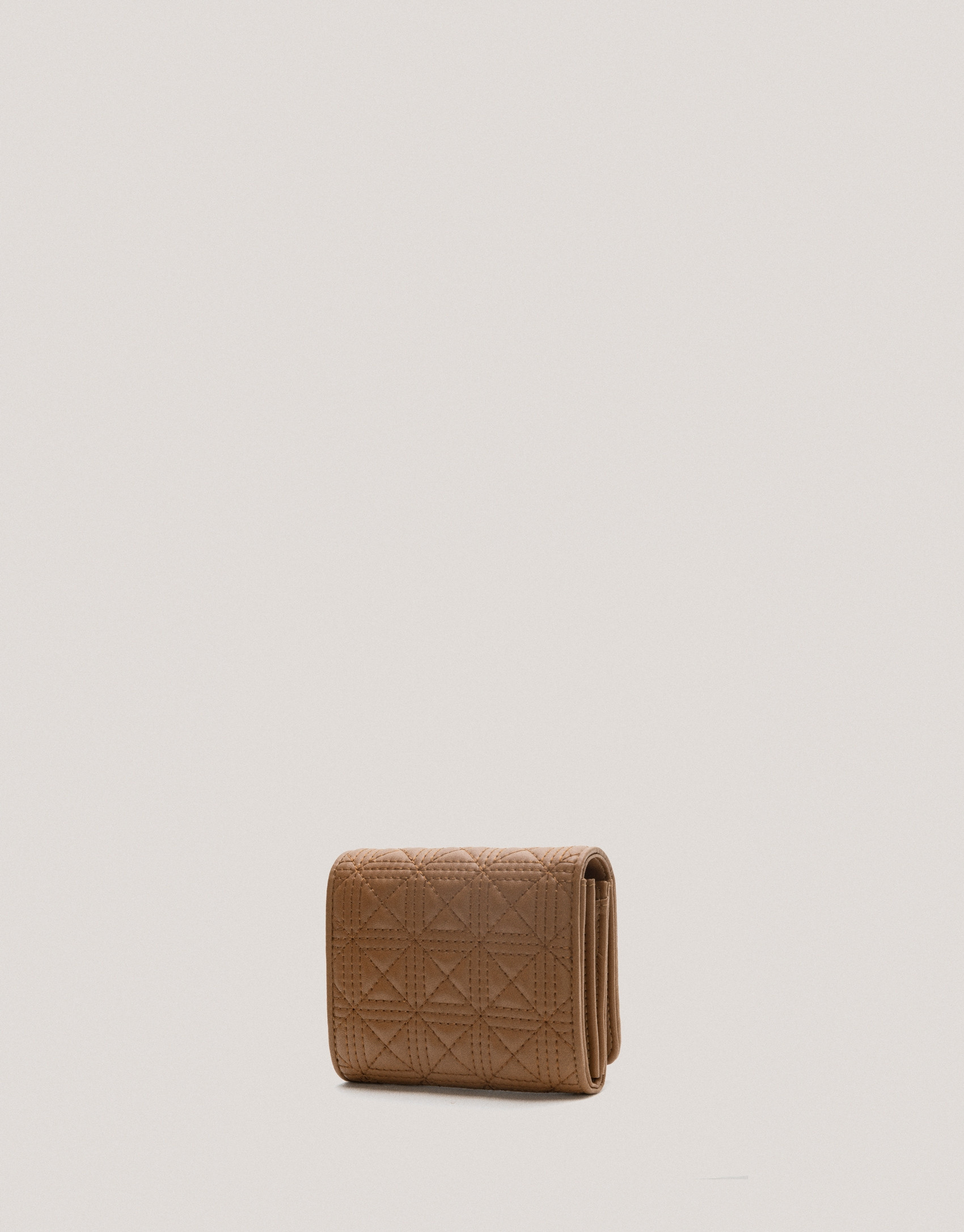 Camel medium size Linda quilted leather wallet | Roberto Verino