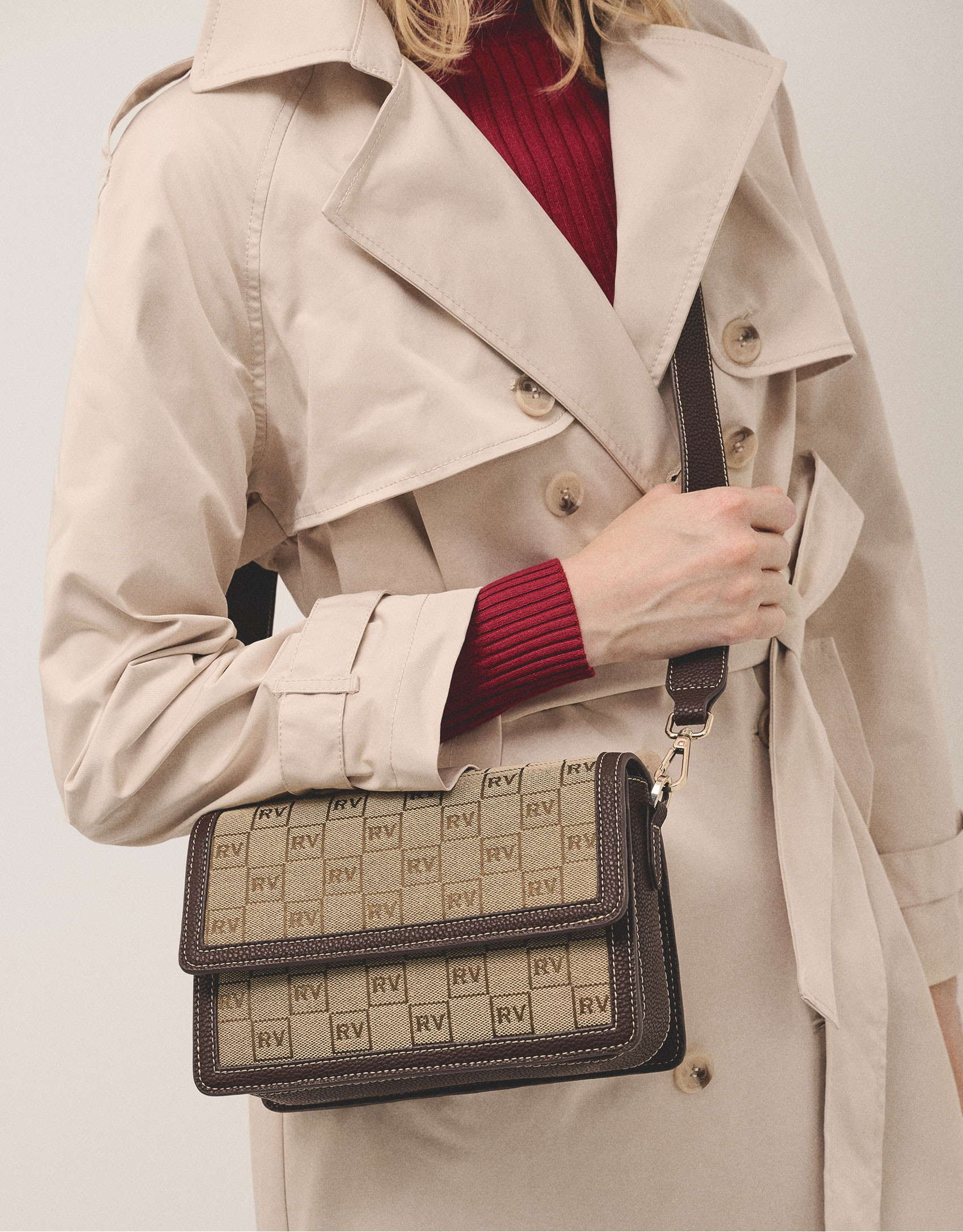 Bolso bandolera Matilda Crossbag logos marrón | Roberto Verino