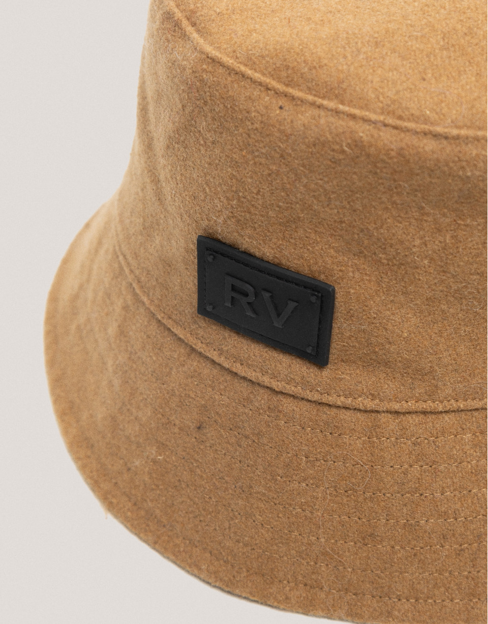 Gorro bucket reversible cámel y marrón | Roberto Verino