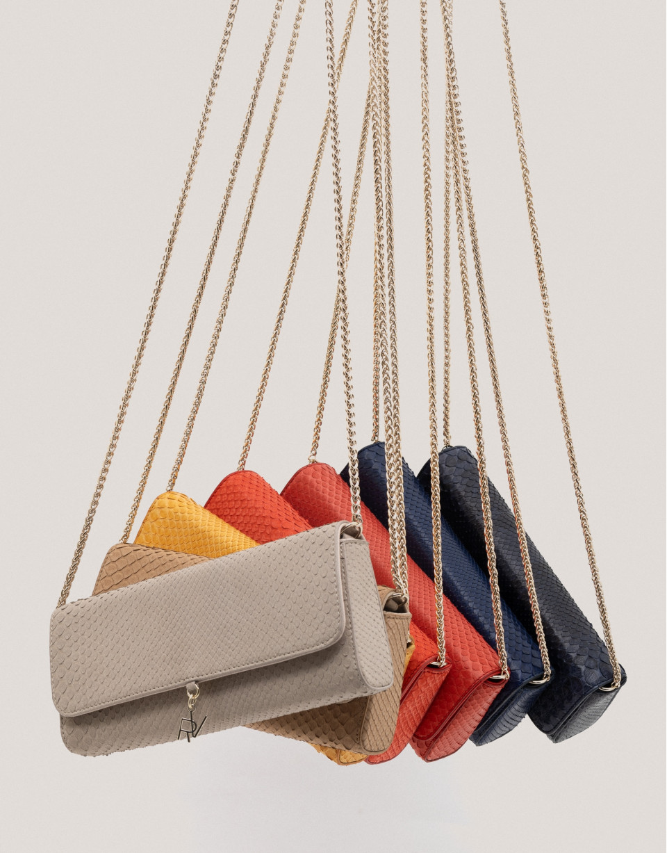 Bolso Clutch Ariana piel serpiente rojo carmesí | Roberto Verino