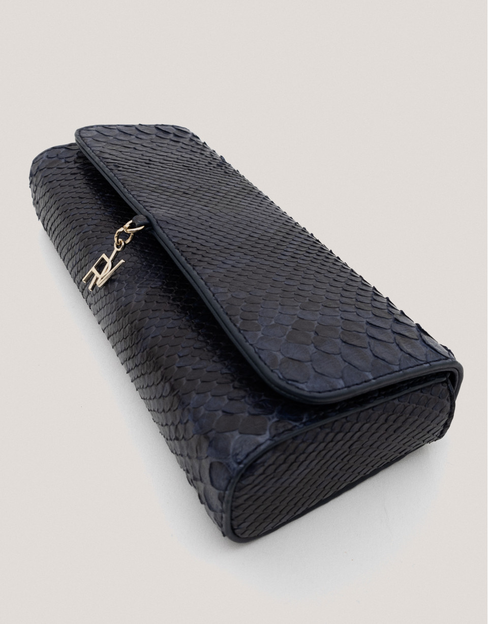 Bolso Clutch Ariana piel serpiente azul marino | Roberto Verino