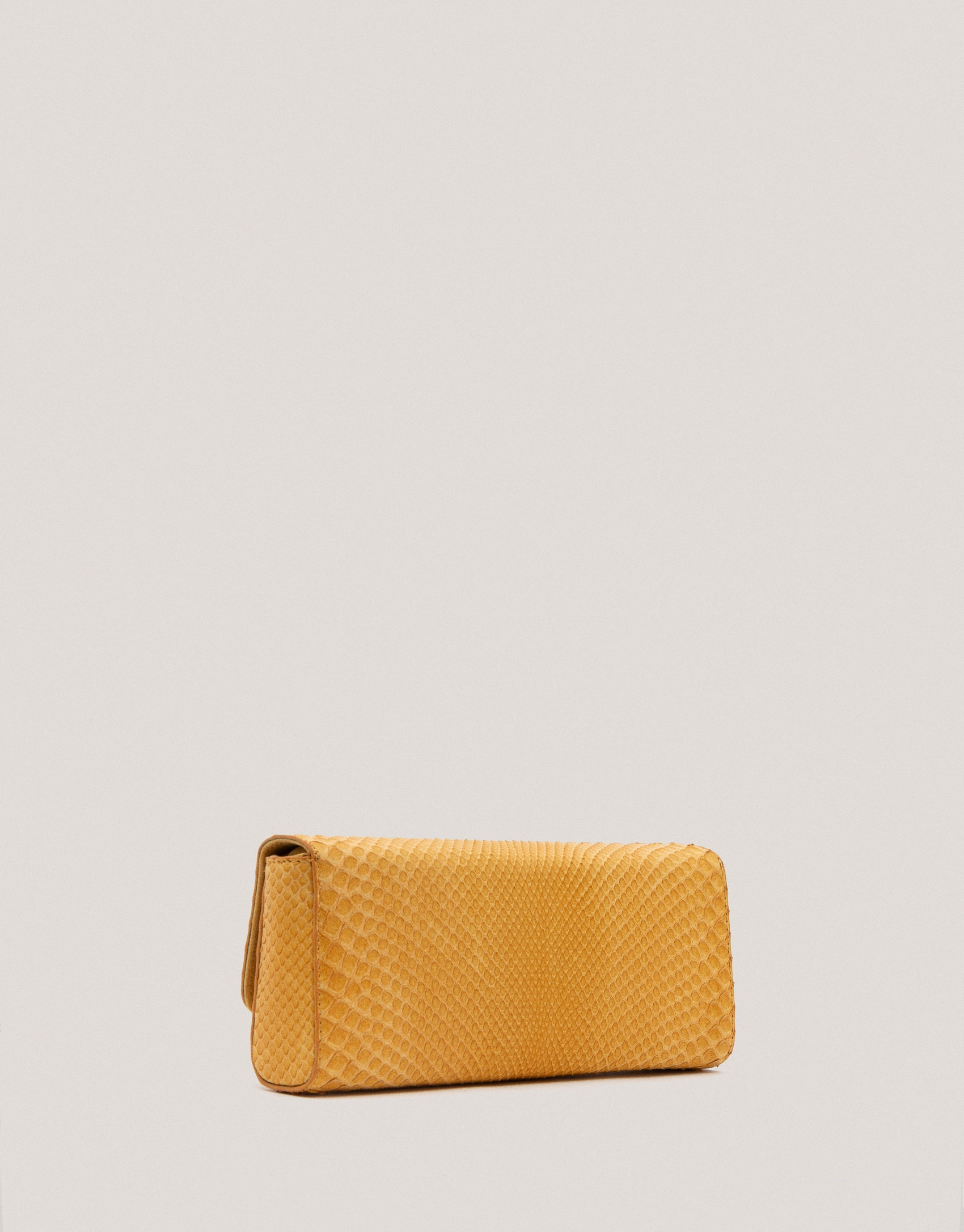 Bolso Clutch Ariana piel serpiente mostaza | Roberto Verino
