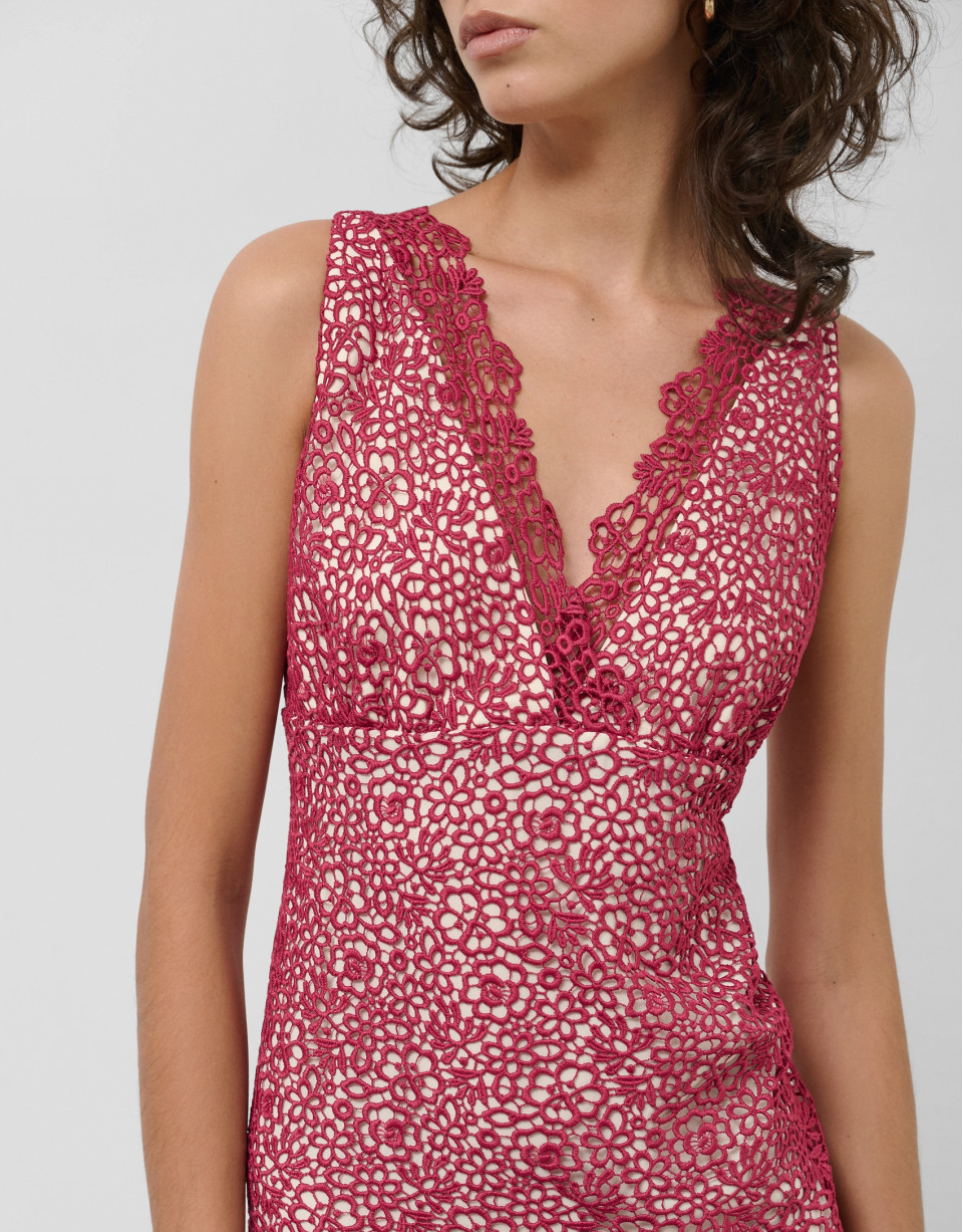 Vestido corto escote pico sin mangas guipur ... | Roberto Verino